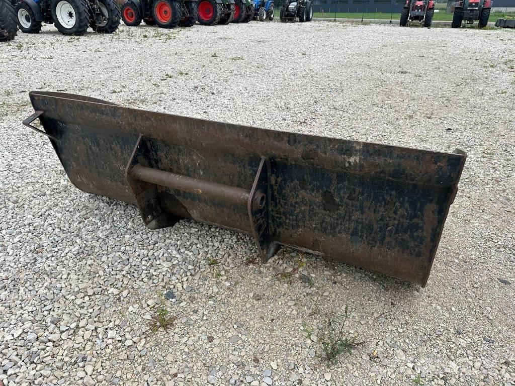 ŁYŻKA MANITOU 2,4 M Kiti krovimo ir kasimo mechanizmai ir jų priedai