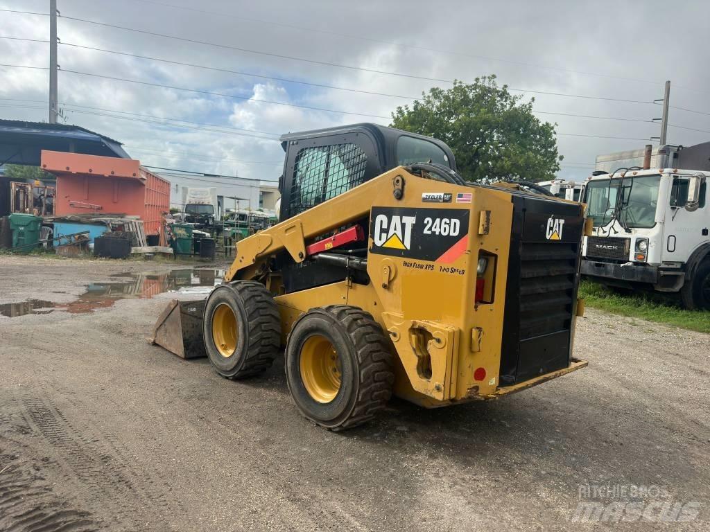 CAT 246 D Krautuvai su šoniniu pasukimu