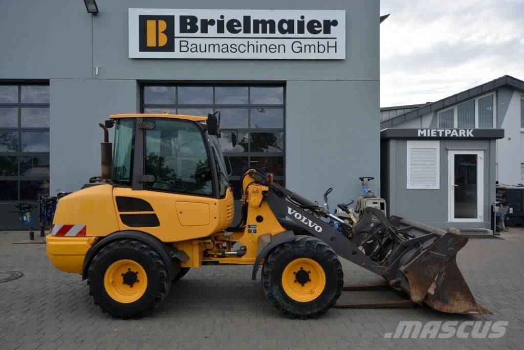 Volvo L 25 F Naudoti ratiniai krautuvai