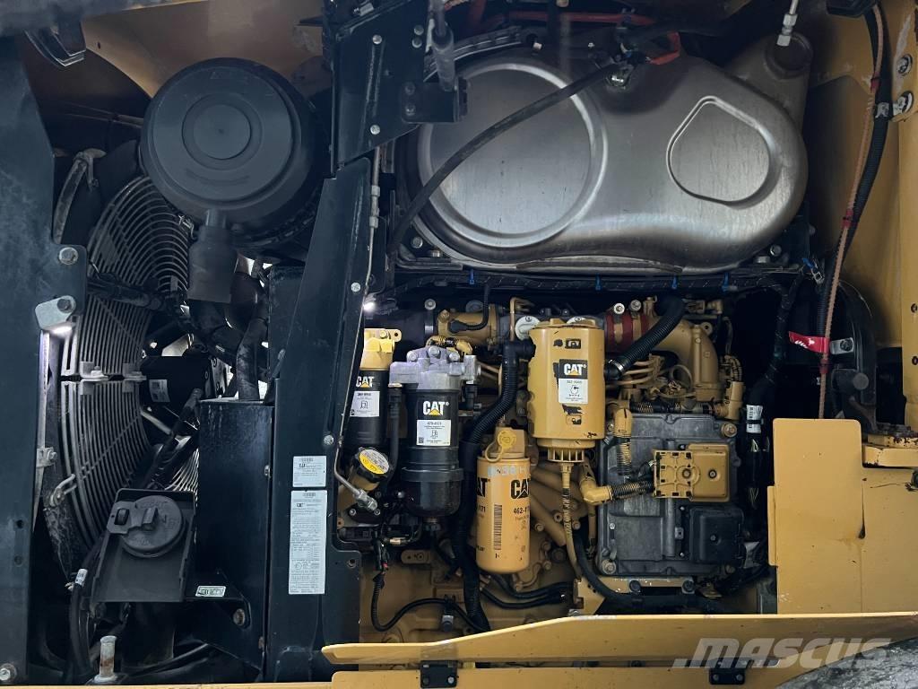 CAT 930M Naudoti ratiniai krautuvai