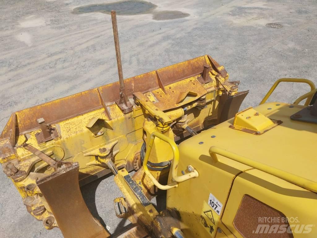 Komatsu D61PX-23 Vikšriniai buldozeriai