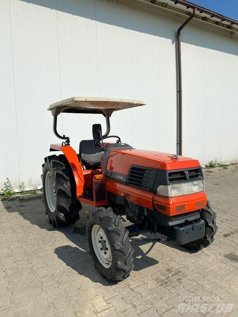 Kubota GL320 Naudoti kompaktiški traktoriai