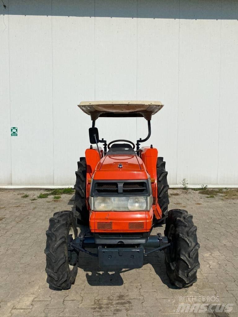 Kubota GL320 Naudoti kompaktiški traktoriai