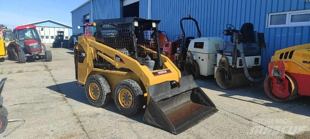 CAT 216 Krautuvai su šoniniu pasukimu
