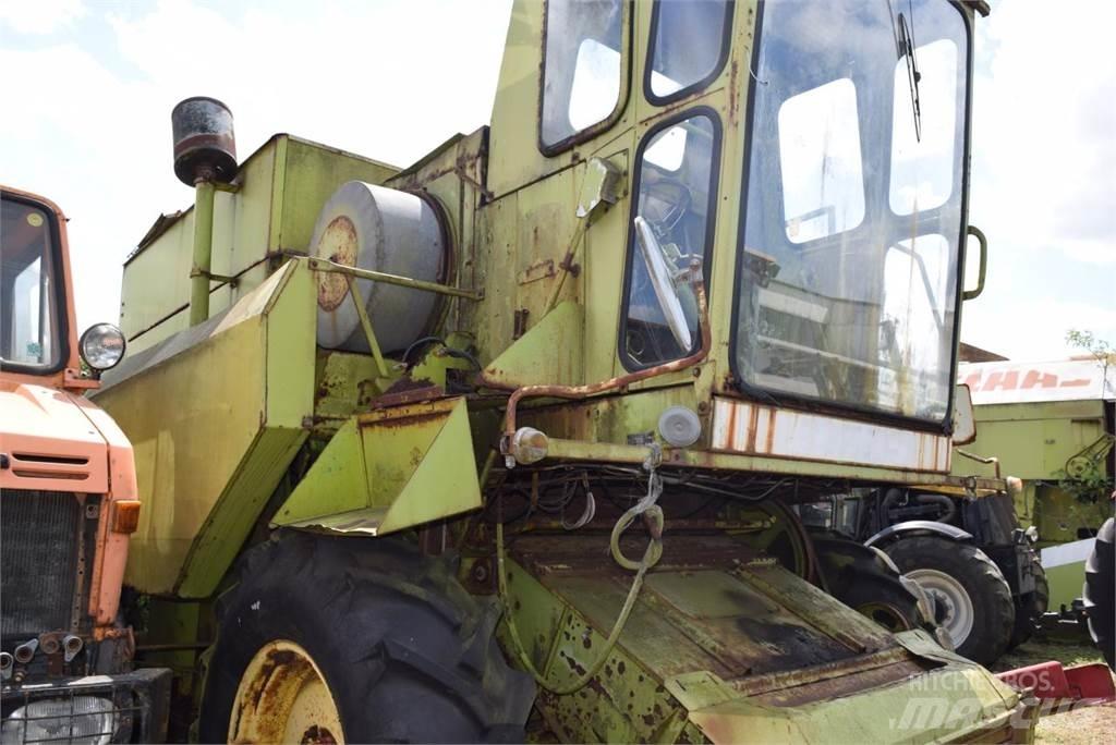 CLAAS Dominator 80 Derliaus nuėmimo kombainai