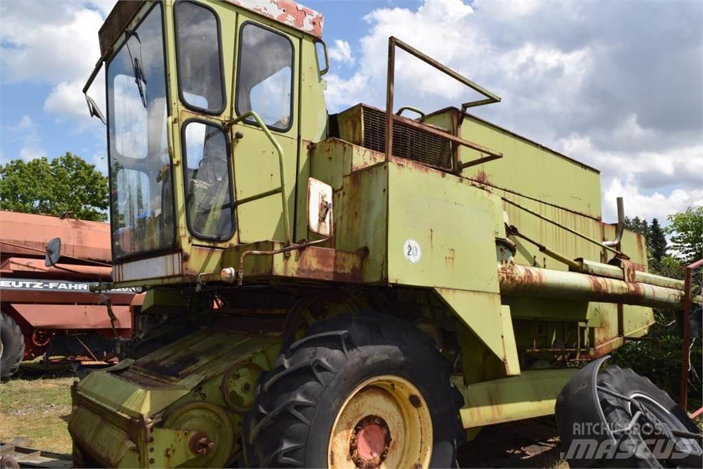 CLAAS Dominator 80 Derliaus nuėmimo kombainai