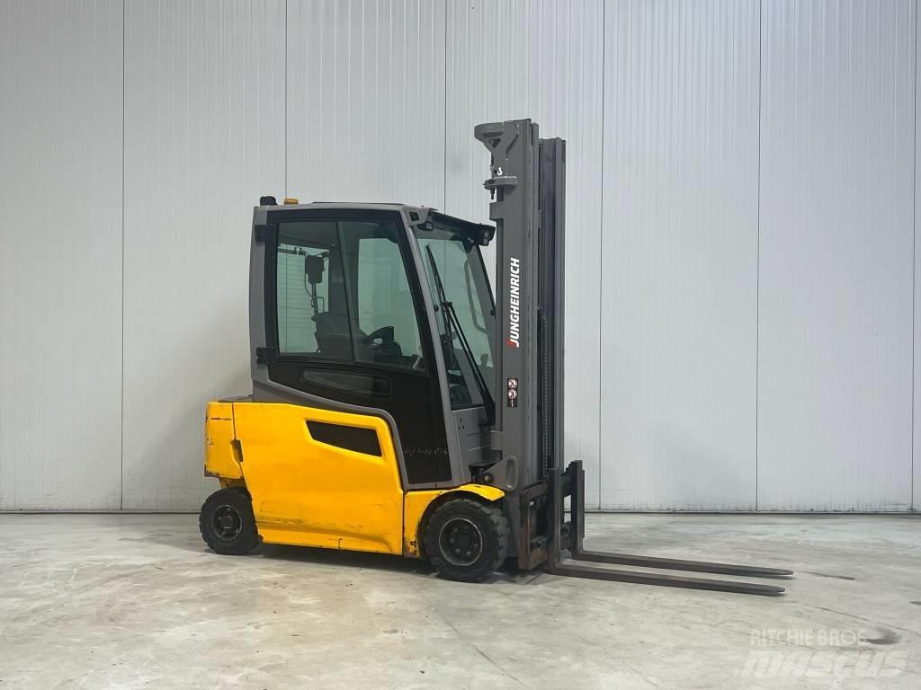 Jungheinrich EFG320 Elektriniai šakiniai krautuvai