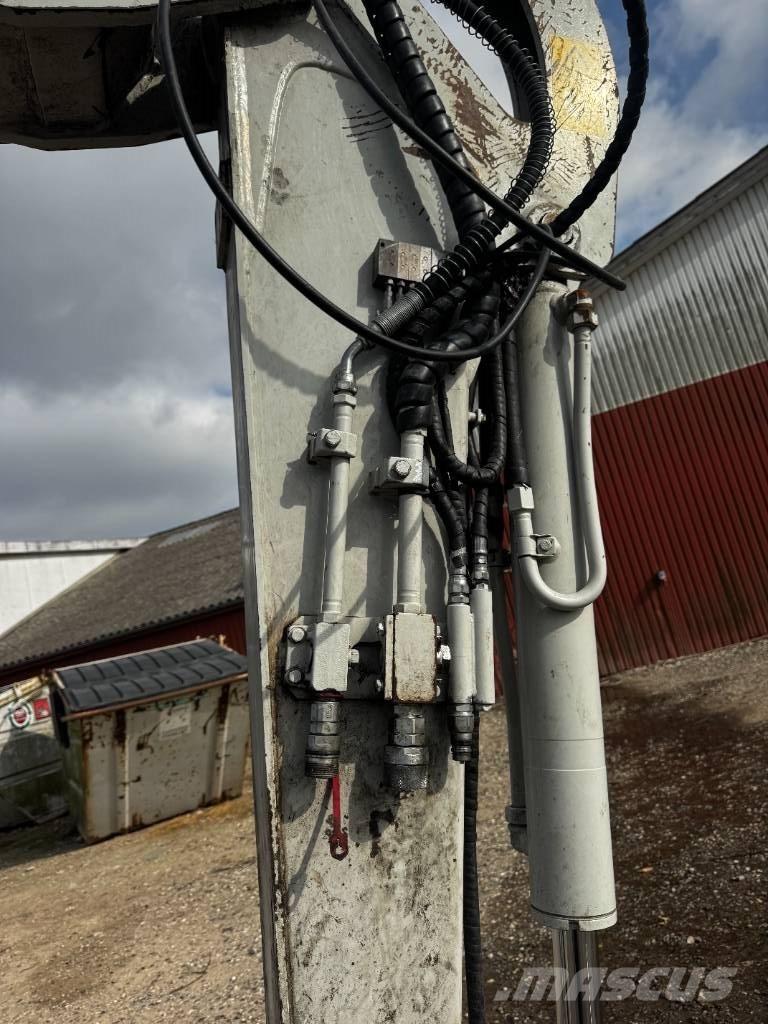 Takeuchi TB 370 Vikšriniai ekskavatoriai