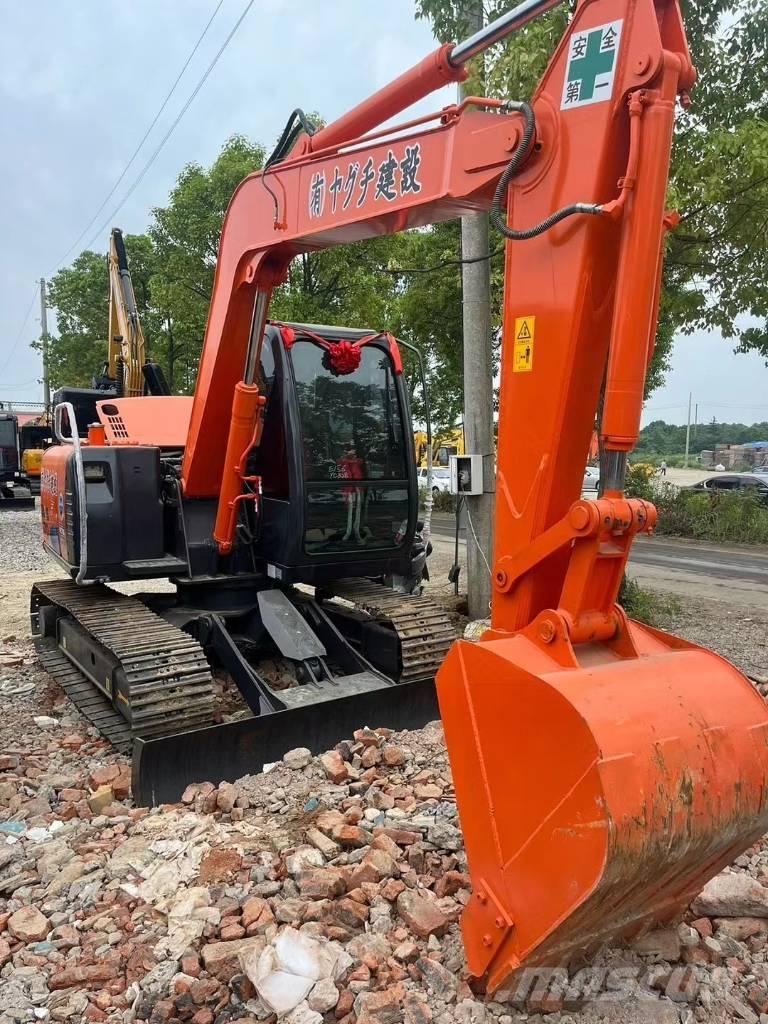 Hitachi ZX70 Vidutinės galios ekskavatoriai 7-12 t