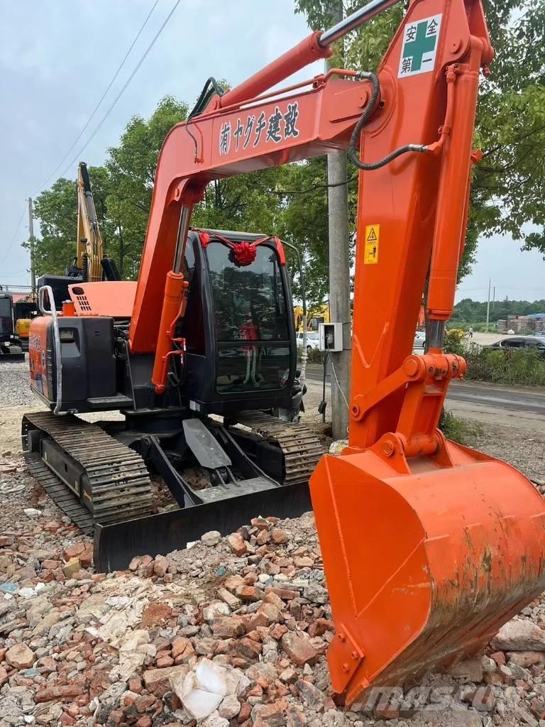 Hitachi ZX70 Vidutinės galios ekskavatoriai 7-12 t