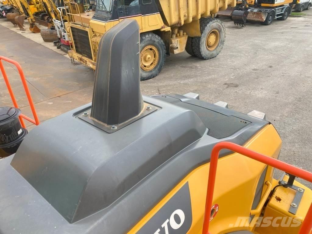 Volvo L120H NVT Naudoti ratiniai krautuvai