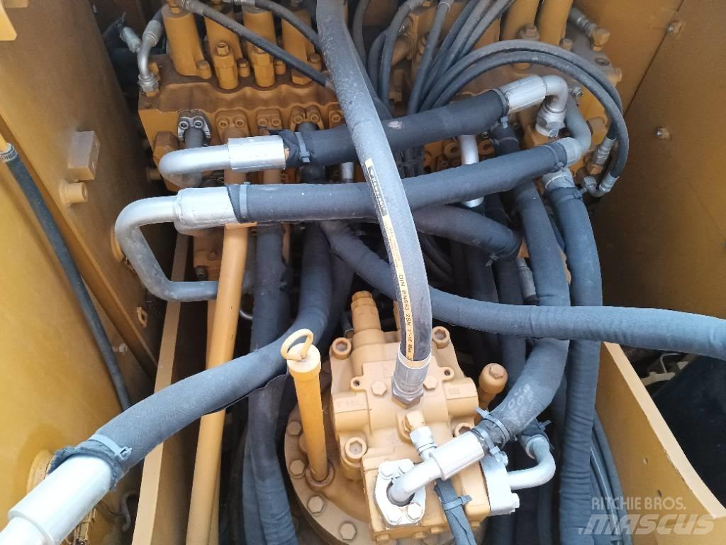 CAT 320D2 Vidutinės galios ekskavatoriai 7-12 t