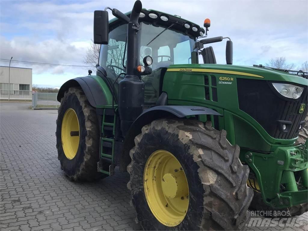 John Deere 6250R Traktoriai