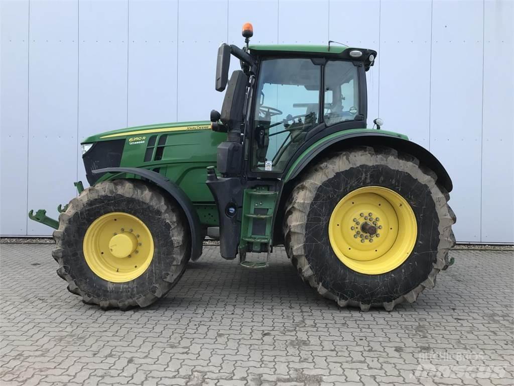 John Deere 6250R Traktoriai