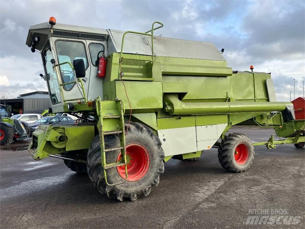 CLAAS Dominator 96 Derliaus nuėmimo kombainai