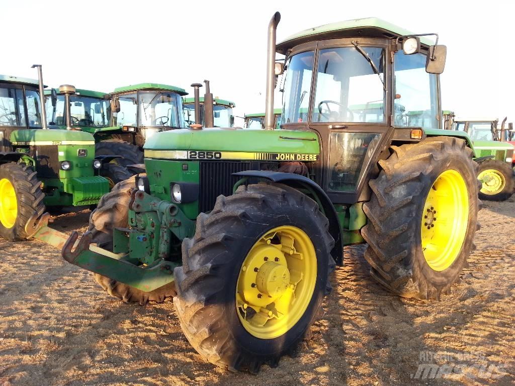 John Deere 2850 Traktoriai