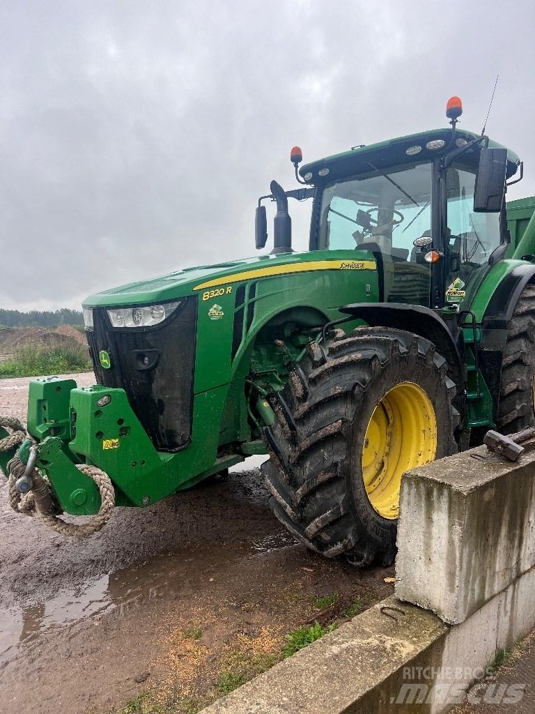 John Deere 8320R Traktoriai