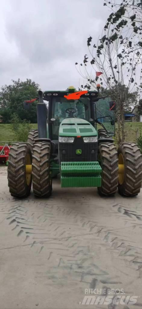 John Deere 8R·3204 Traktoriai