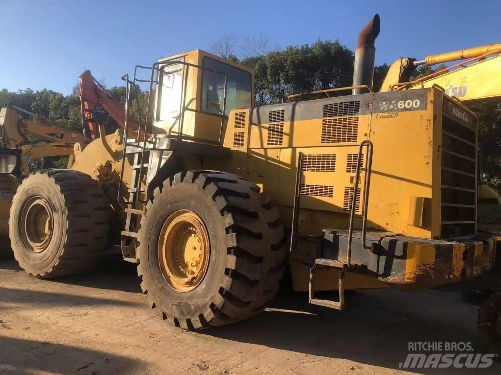 Komatsu WA 600-3 Naudoti ratiniai krautuvai