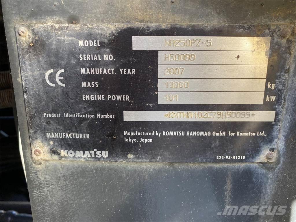 Komatsu WA250PZ-5 Naudoti ratiniai krautuvai
