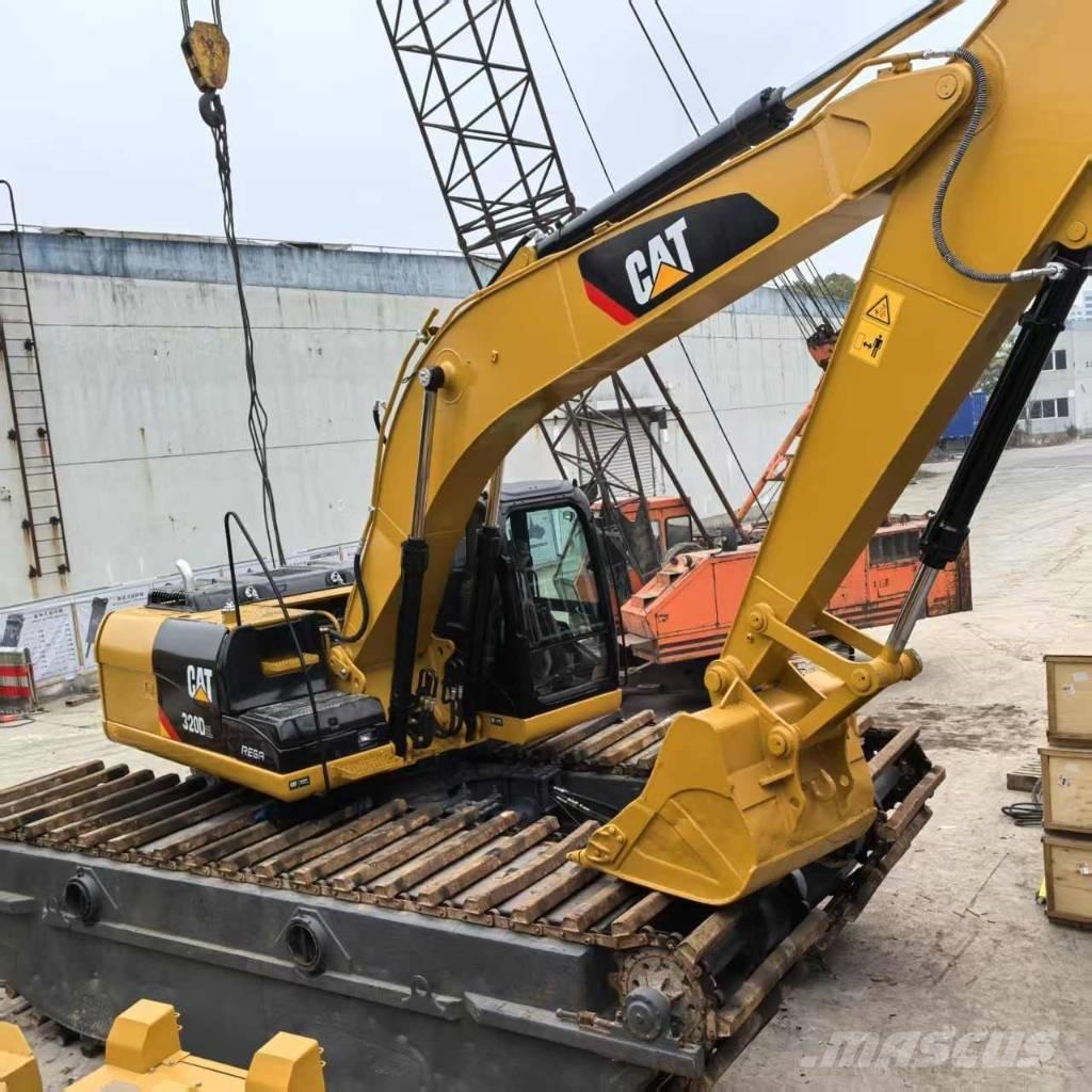 CAT 320 D Amfibiniai ekskavatoriai