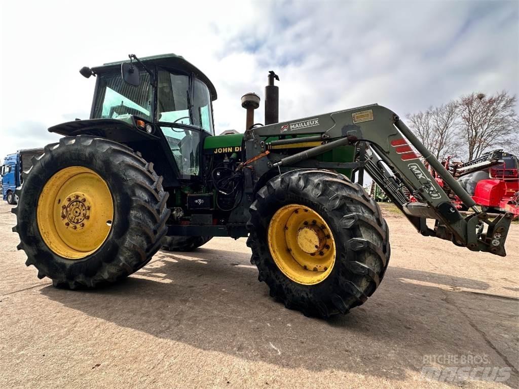 John Deere 4055 Traktoriai
