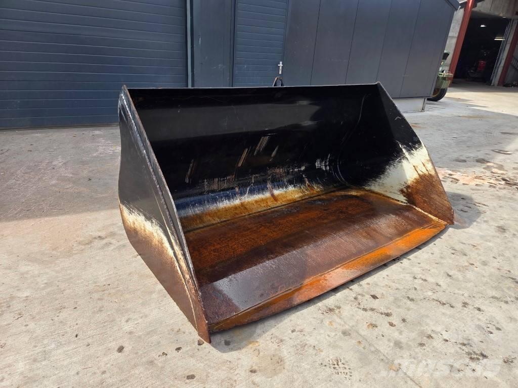 JLG 2450 / 2400 Frontalinių krautuvų priedai