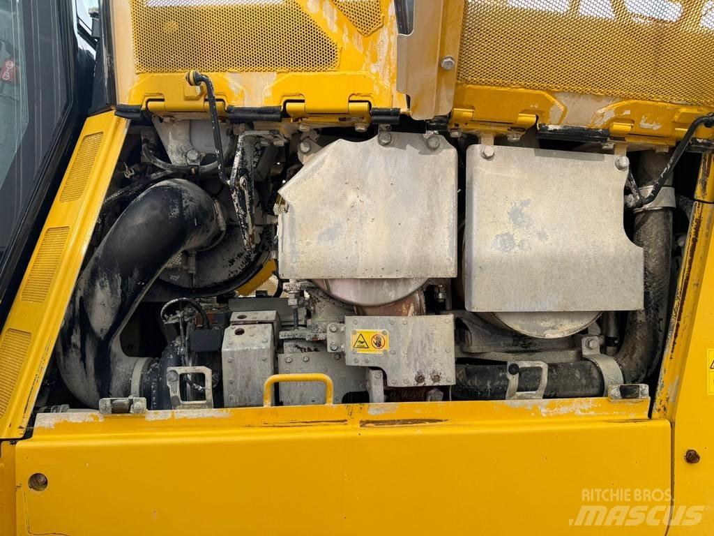 Komatsu D65PXi-18 Vikšriniai buldozeriai