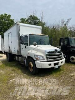 Hino 338 Sunkvežimiai su dengtu kėbulu