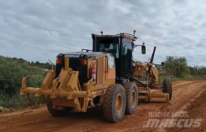 CAT 140 M Greideriai