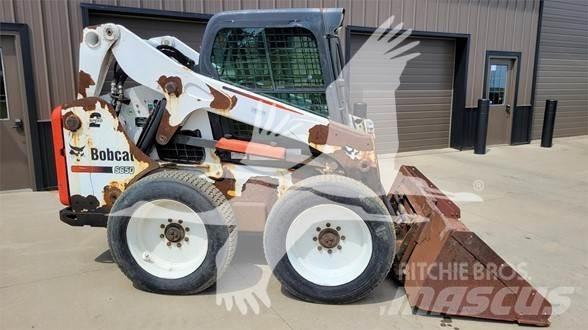 Bobcat S650 Krautuvai su šoniniu pasukimu