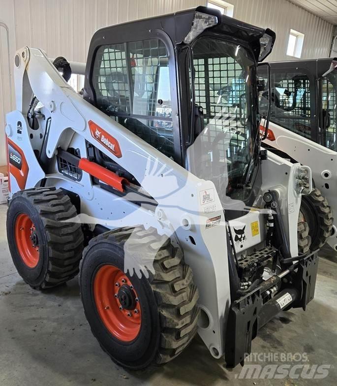 Bobcat S650 Krautuvai su šoniniu pasukimu