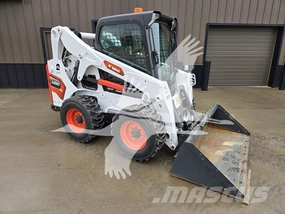 Bobcat S650 Krautuvai su šoniniu pasukimu