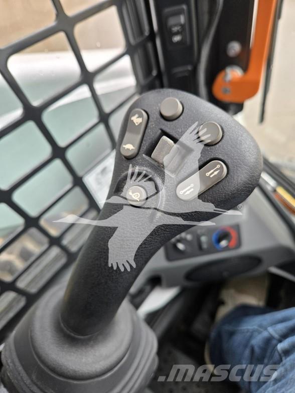 Bobcat S650 Krautuvai su šoniniu pasukimu