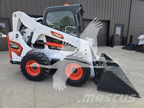 Bobcat S650 Krautuvai su šoniniu pasukimu