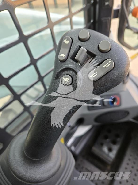 Bobcat S650 Krautuvai su šoniniu pasukimu