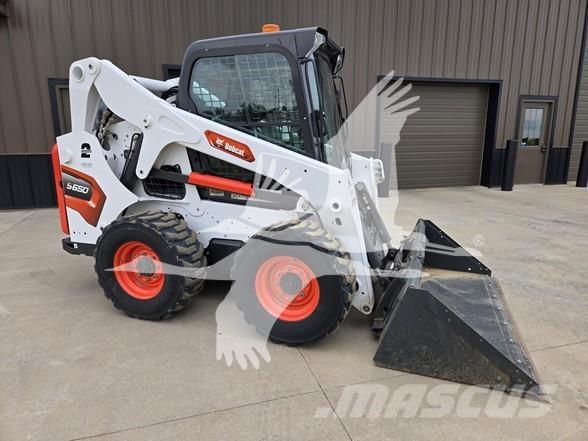 Bobcat S650 Krautuvai su šoniniu pasukimu