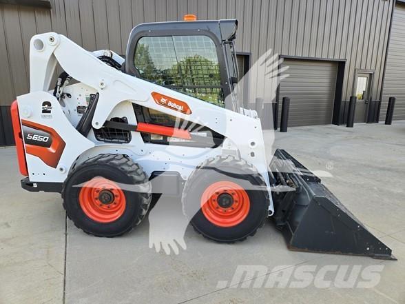 Bobcat S650 Krautuvai su šoniniu pasukimu