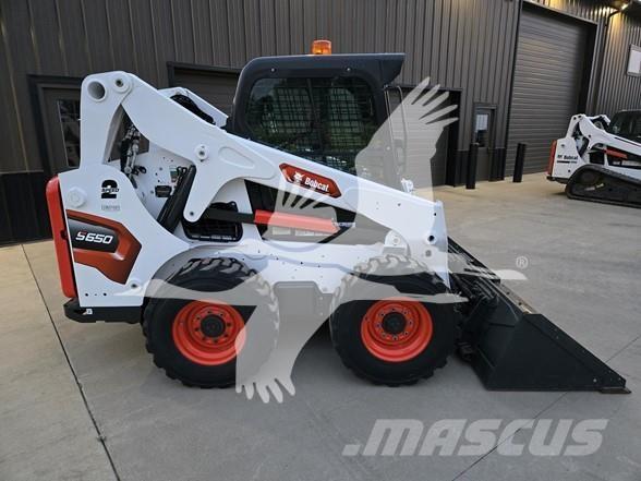 Bobcat S650 Krautuvai su šoniniu pasukimu