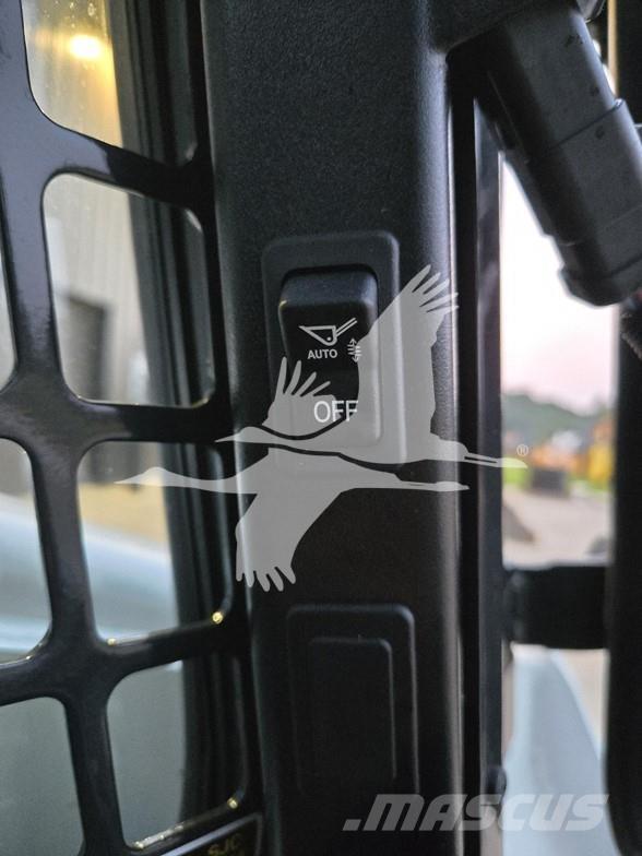 Bobcat S650 Krautuvai su šoniniu pasukimu