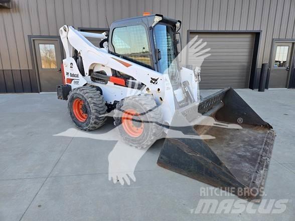 Bobcat S850 Krautuvai su šoniniu pasukimu