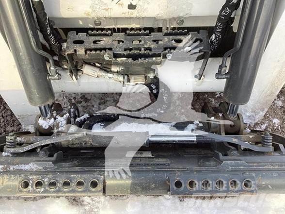 Bobcat T650 Krautuvai su šoniniu pasukimu