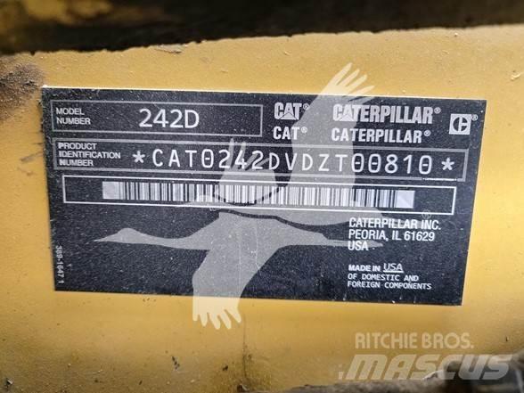 CAT 242D Krautuvai su šoniniu pasukimu