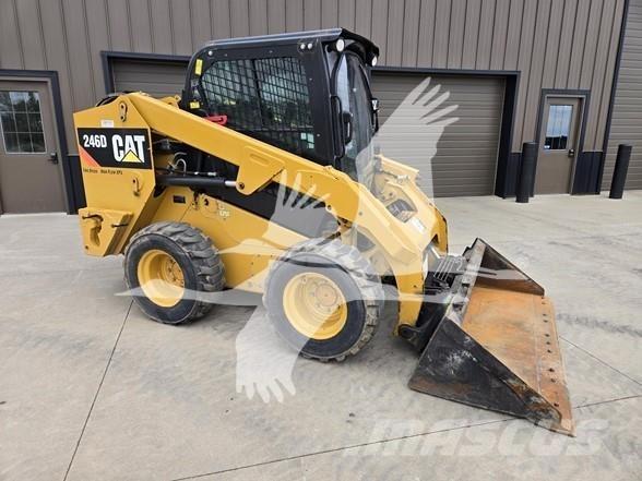CAT 246D Krautuvai su šoniniu pasukimu