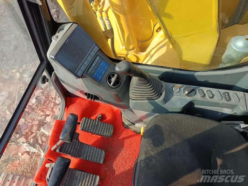 Komatsu PC138US Vikšriniai ekskavatoriai
