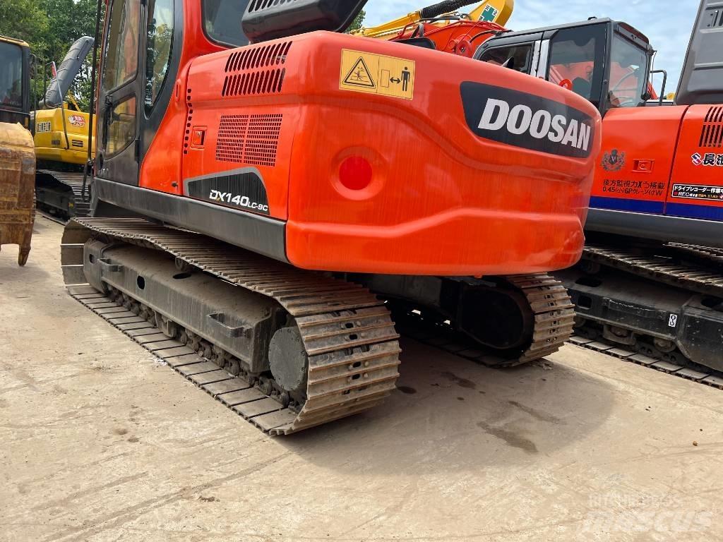 Doosan DX140 Vikšriniai ekskavatoriai