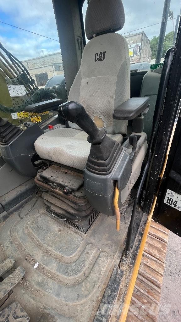 CAT 324 D L Vikšriniai ekskavatoriai