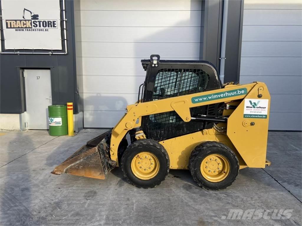 CAT 226 D3 (5867) Krautuvai su šoniniu pasukimu