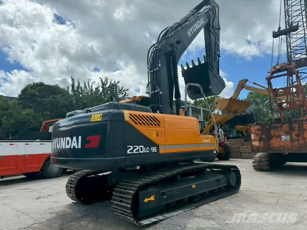 Hyundai r220lc-9s Vidutinės galios ekskavatoriai 7-12 t