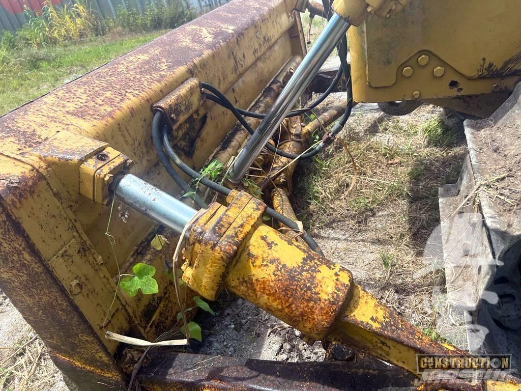 CAT D 6 C Vikšriniai buldozeriai